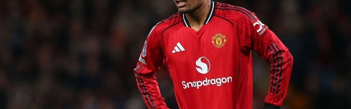 转会“临门一脚”即将达成：11号前锋告别曼联，又一笔失败引援