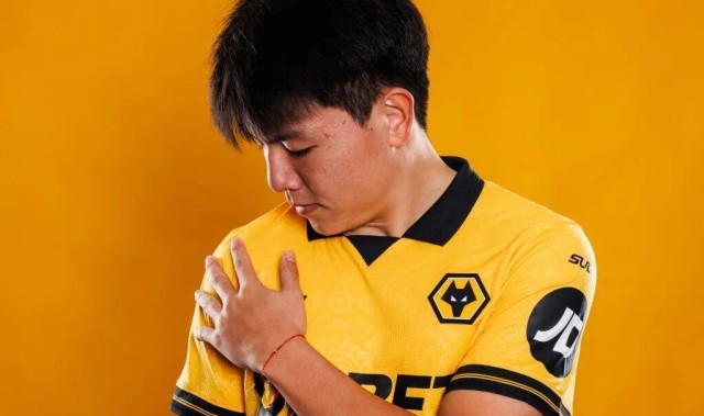 国足两新星留洋路各异：徐彬迎狼队首秀，王钰栋憾失德甲豪门邀约