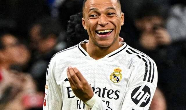 年度连斩55球！姆巴佩冲击C罗纪录，奋力创皇马历史新篇章