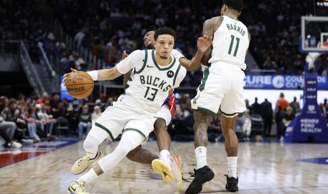 坎宁安23+6+12波特空砍32分 雄鹿不敌活塞