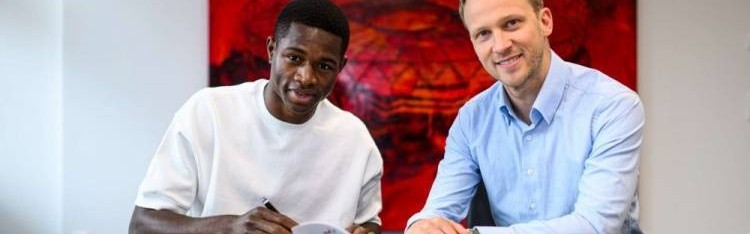 官方：勒沃库森签下18岁西乙前锋科法内，合约至2029年