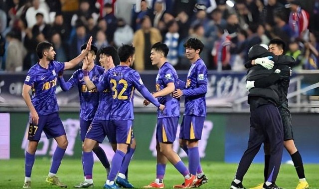 意外！于根伟官宣确定本月将离开津门虎首次去西班牙执教带队踢西甲，巴顿和王秋明直接辟谣搞错了