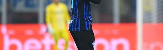 登顶意甲第一！劳塔罗领跑射手榜，国米4-0科莫三连胜宣战利物浦