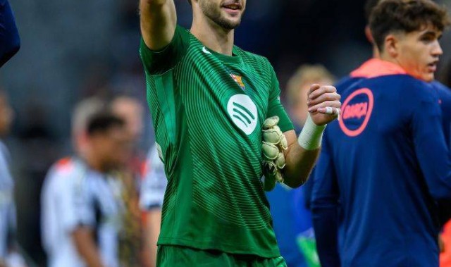 欧冠小组赛焦点：曼城与巴萨的战术博弈与球星对决