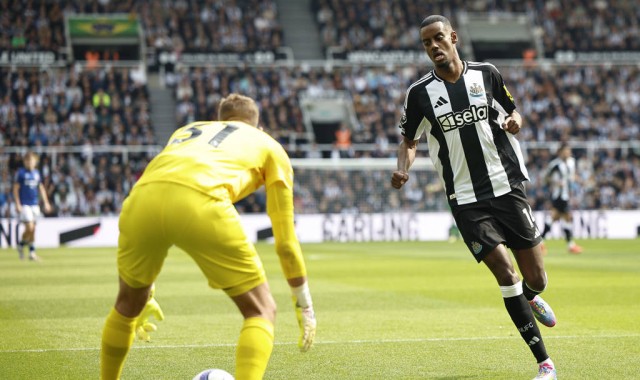 利物浦1.3亿英镑求购伊萨克，英超转会市场风云再起