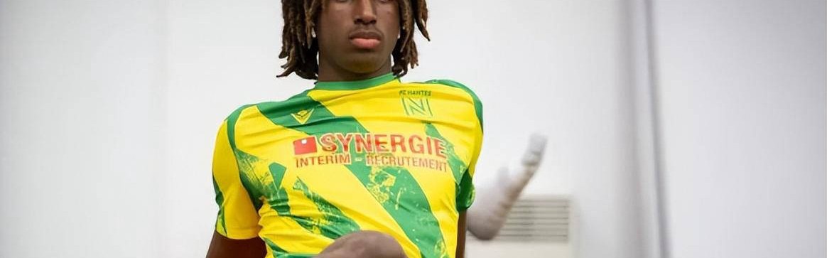 17岁法甲天才中卫成瞩目焦点，巴萨竞争激烈