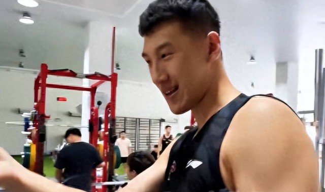 广东2米13中锋不自律，浙江签1米94德甲得分王，4将缺席北控晨训