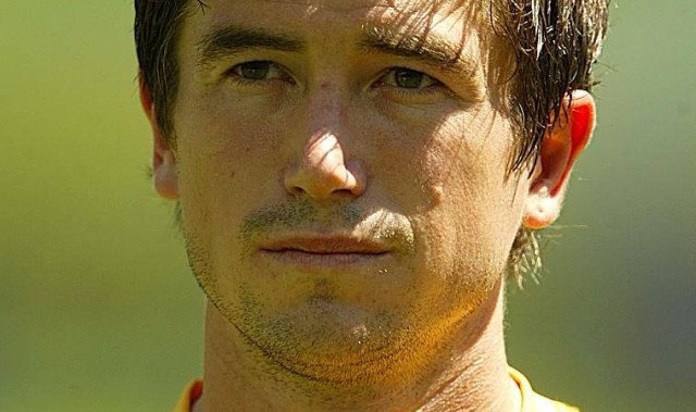 伯纳乌的空气突然凝固，皇马又得红牌了，姆巴佩和阿隆索又赢了