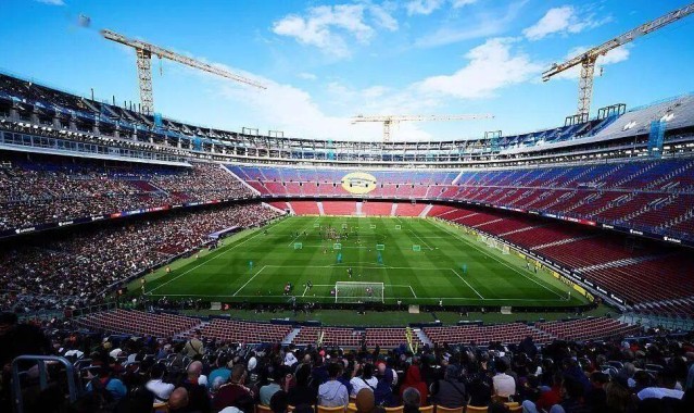 西甲 | 从负债18亿到单张票价4000欧：巴萨正在诺坎普打一场“翻身仗”