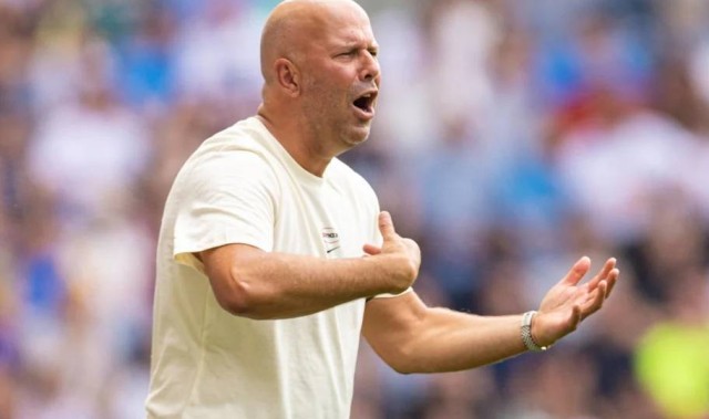 斯洛特否认后防危机，暗示利物浦将签新中卫