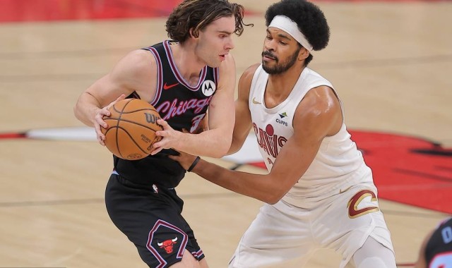 吉迪23+11+11米切尔空砍32分 公牛胜骑士